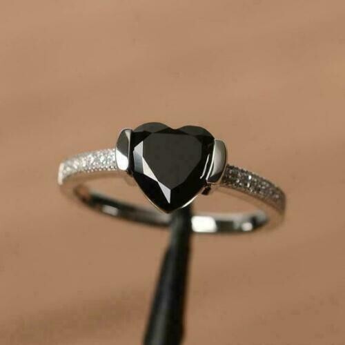 Anello solitario diamante nero