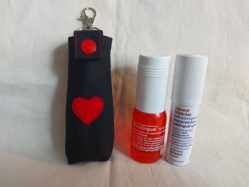 Tessuto nero con cuore - cuore, angina